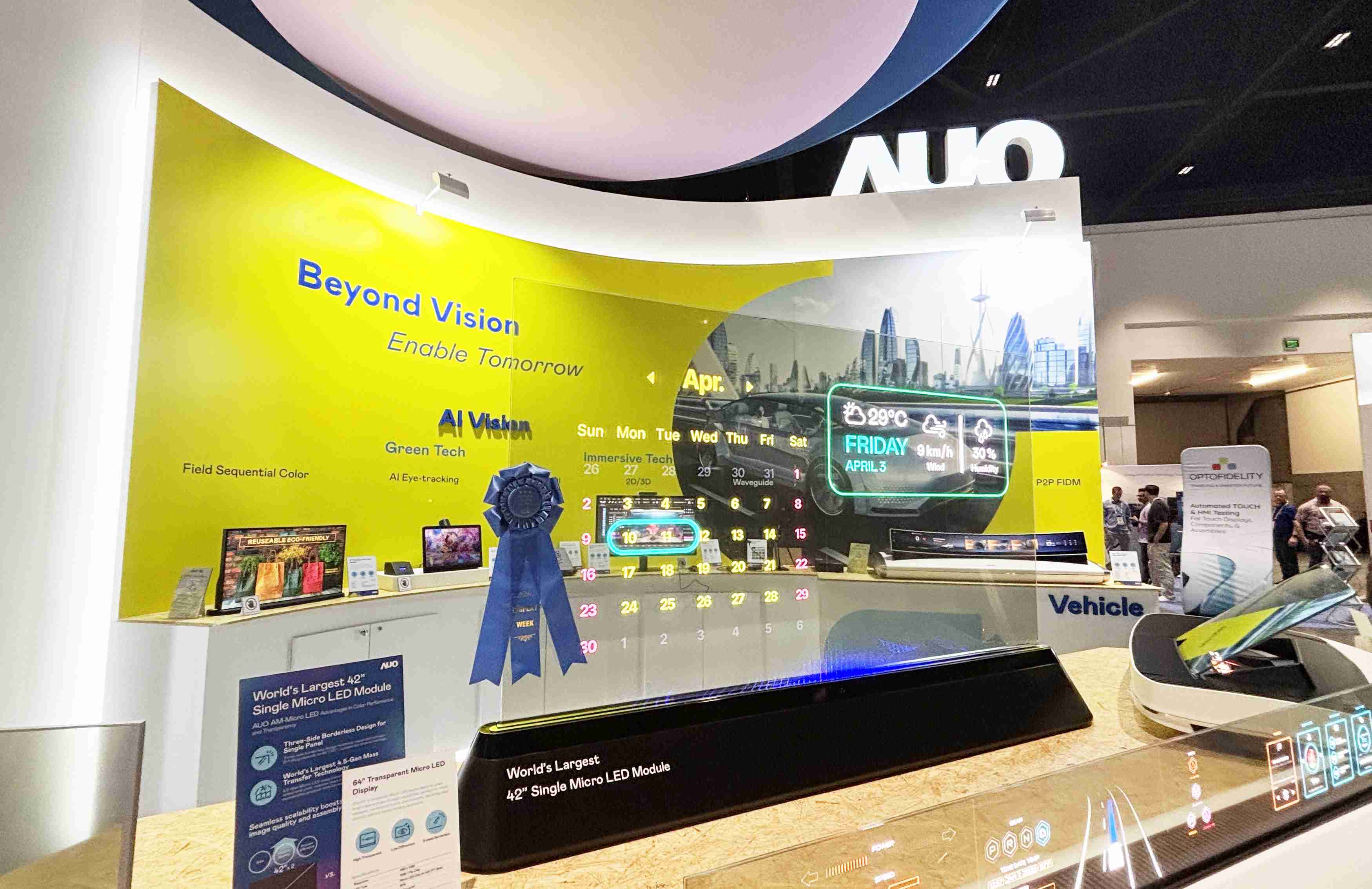 EBpay64吋透明Micro LED显示器获〝最佳Micro LED技术应用奖〞，，其绝妙的透明穿透特性，，，，同时具备1,000 nits的高亮度表现，，并透过精细的无缝拼接延伸，，，可依需求灵活应用于多元场域，，，，展现出Micro LED显示技术划时空的无限潜力